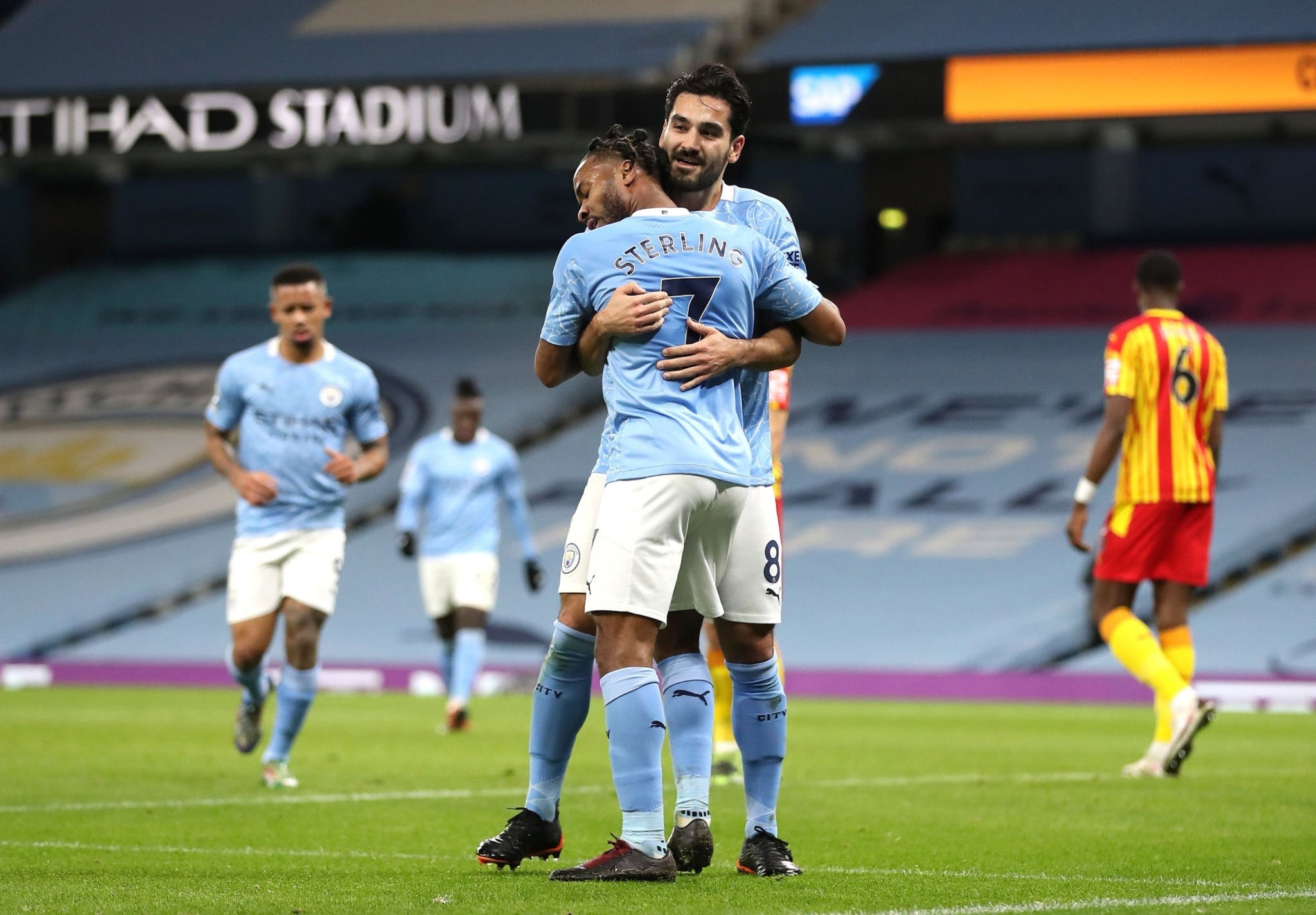 进攻空间拉 进攻空间拉